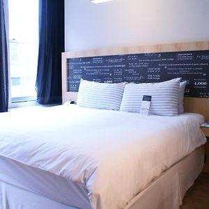 Camera con letto king size